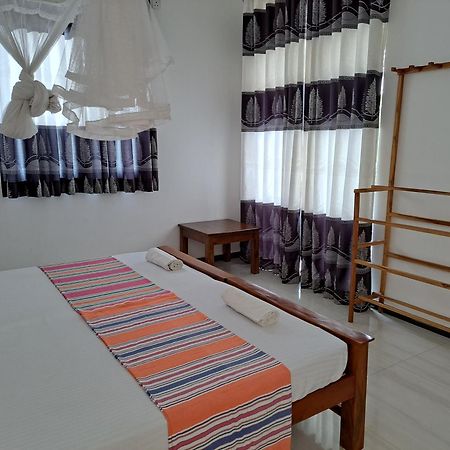 B & B Charm Dikwella Bilik gambar