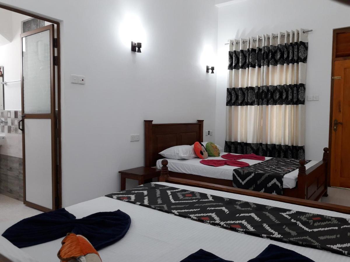 B & B Charm Dikwella Luaran gambar
