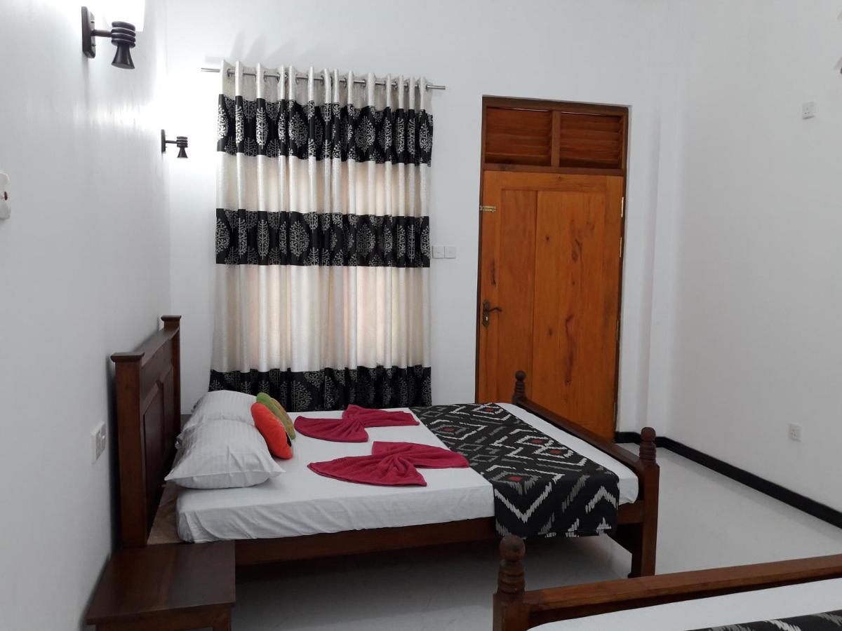 B & B Charm Dikwella Luaran gambar