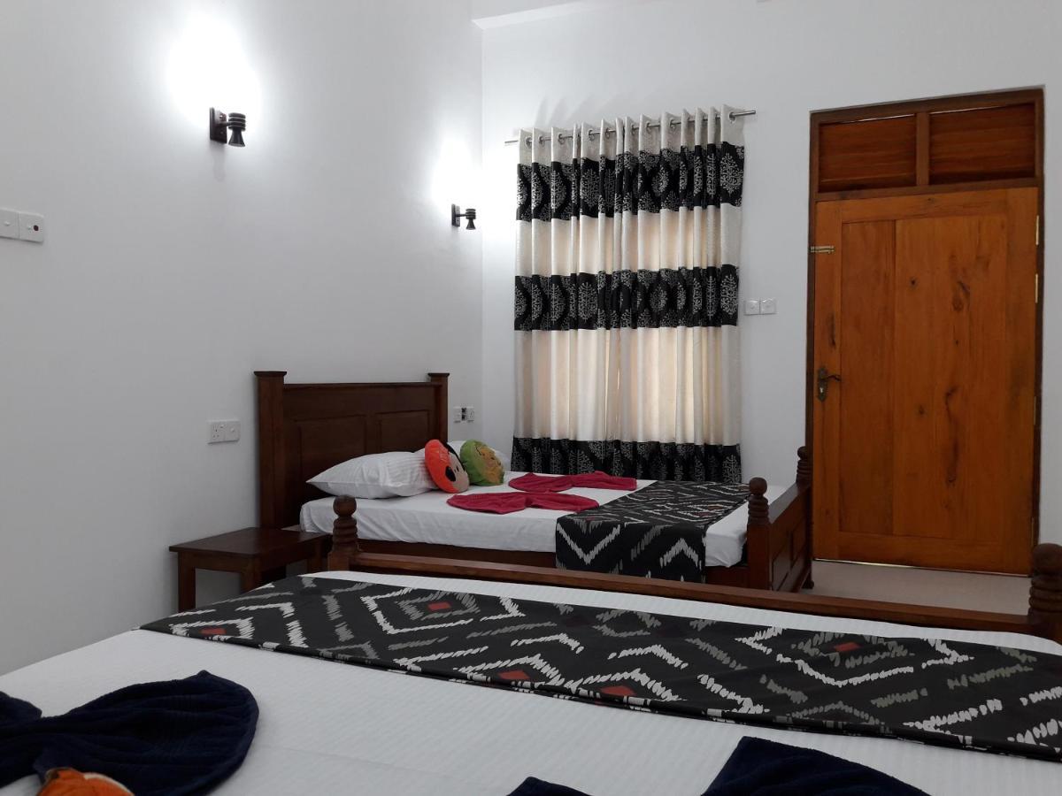 B & B Charm Dikwella Luaran gambar