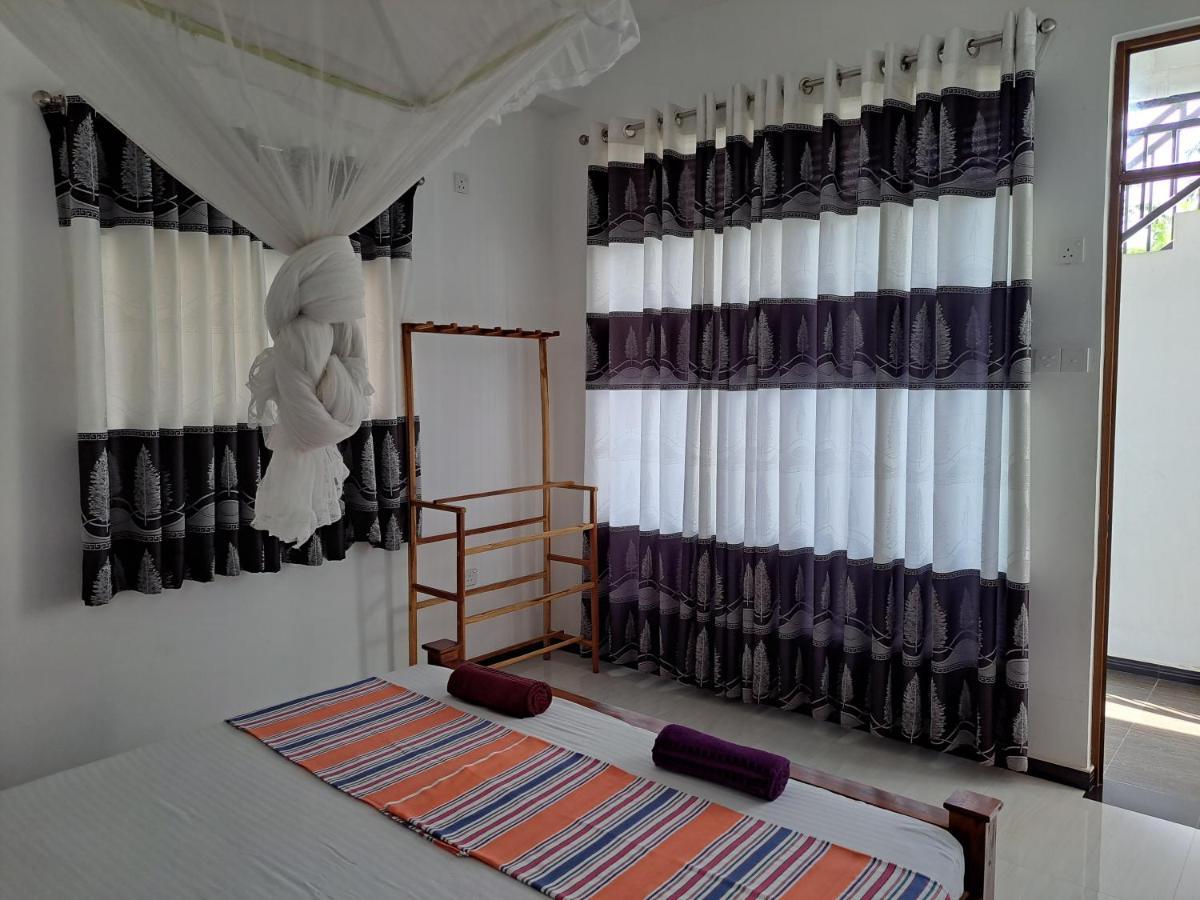 B & B Charm Dikwella Bilik gambar