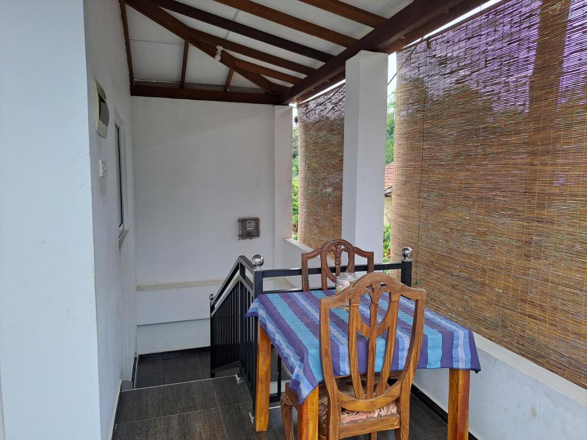 B & B Charm Dikwella Luaran gambar