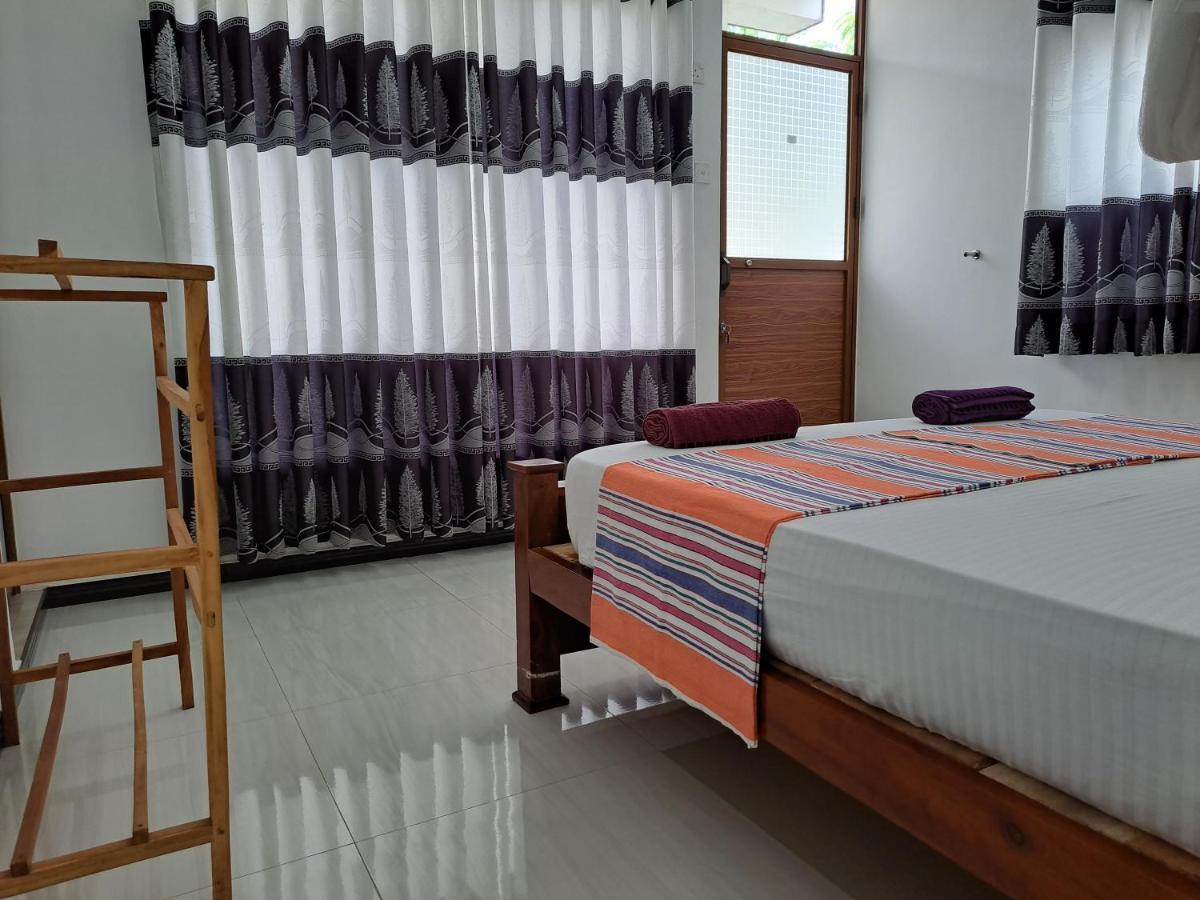 B & B Charm Dikwella Luaran gambar