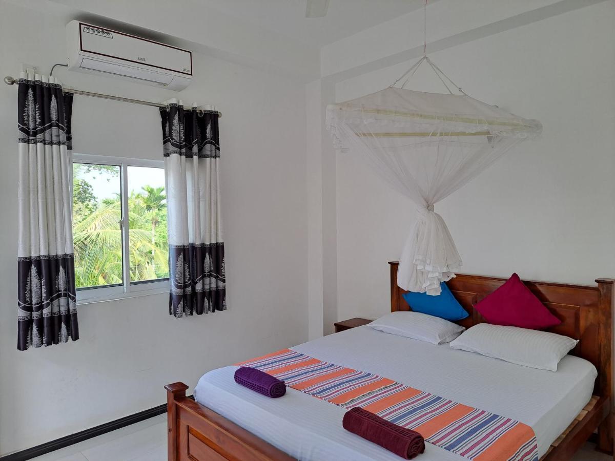 B & B Charm Dikwella Luaran gambar