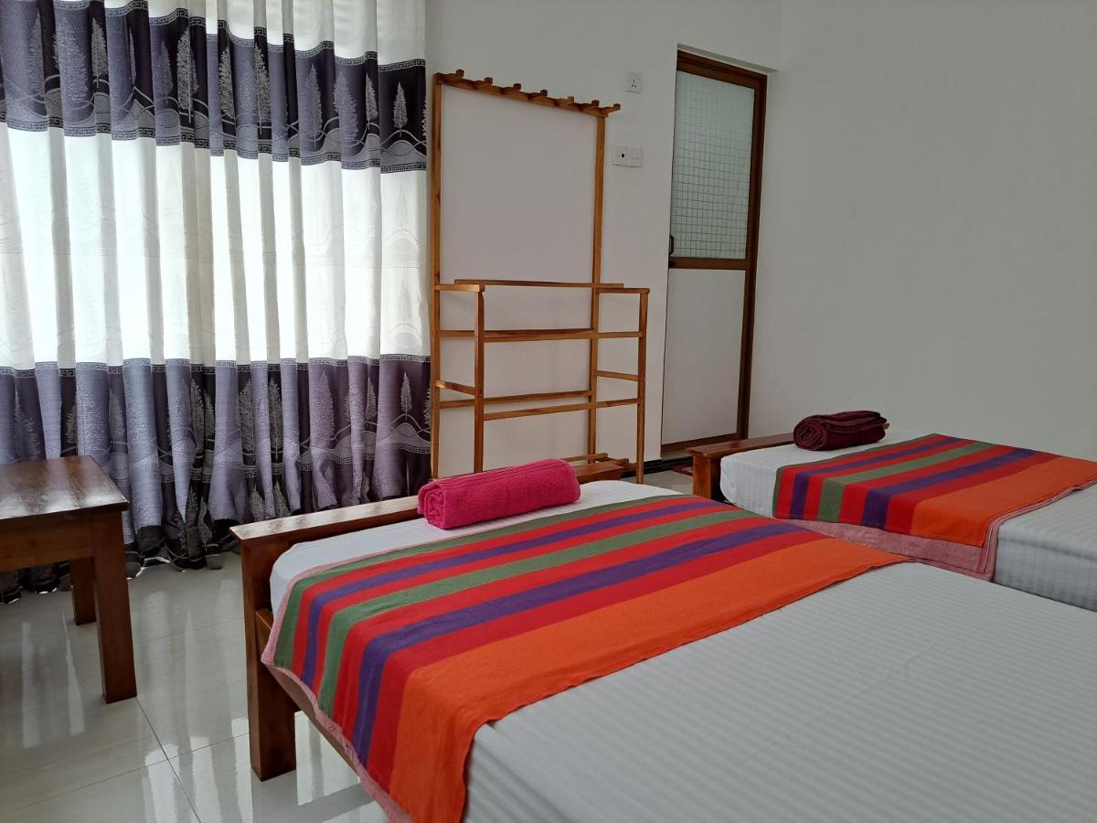 B & B Charm Dikwella Luaran gambar