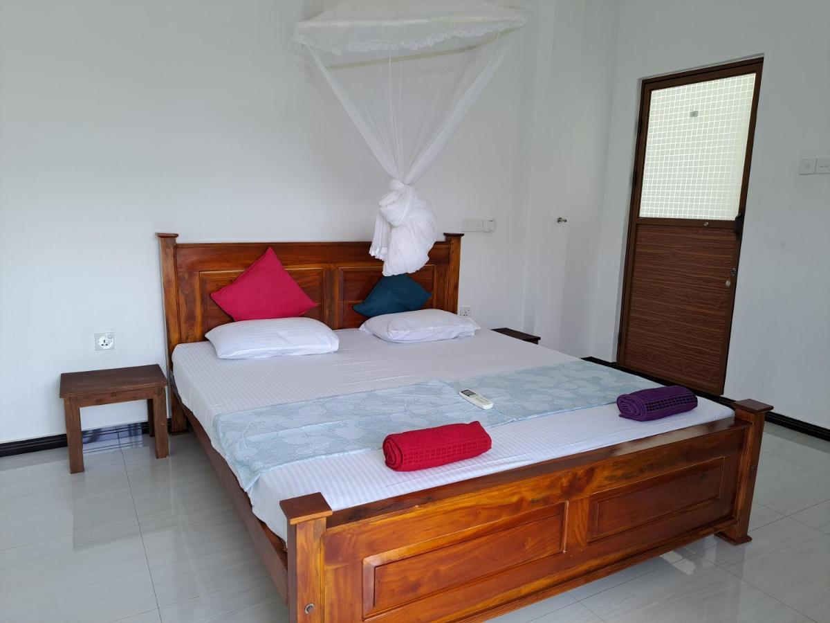 B & B Charm Dikwella Luaran gambar